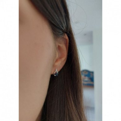Puces d'oreilles or blanc saphir et diamants .
